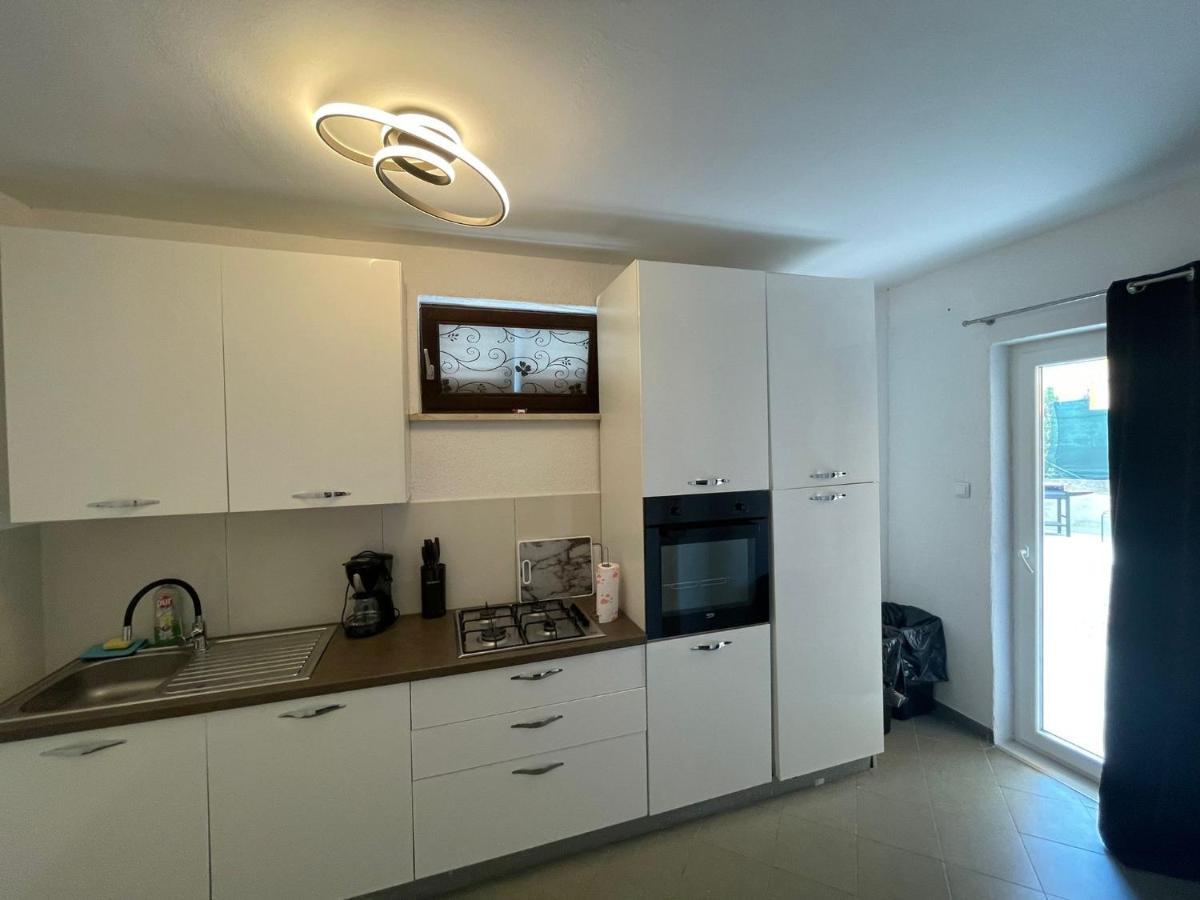 Apartments Fratelli Malinska Exterior photo